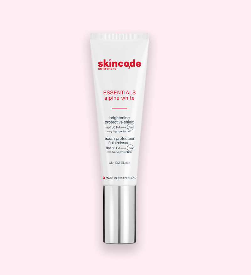 Nhũ tương chống nắng dưỡng trắng Skincode Alpine White Brightening Protective Shield SPF50/PA+++ 30ml - MS 1605