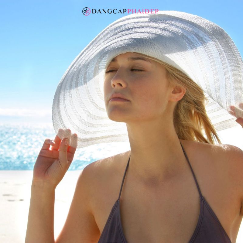 Bôi kem chống nắng sẽ giúp da tránh khỏi những vấn đề trên da do kem chống nắng gây ra.