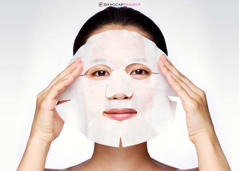 Mặt nạ collagen Nhật Bản nhận được sự yêu thích từ người dùng.