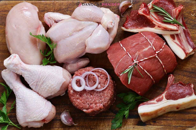 Collagen có trong cánh gà, thịt đỏ, chân giò, da động vật.