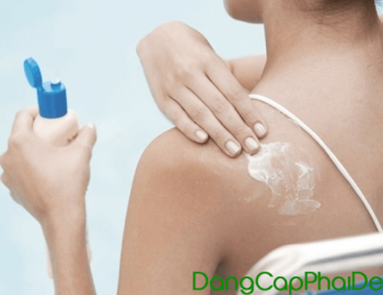 Rối rắm với câu hỏi: Dùng kem chống nắng hàng ngày có hại da không?