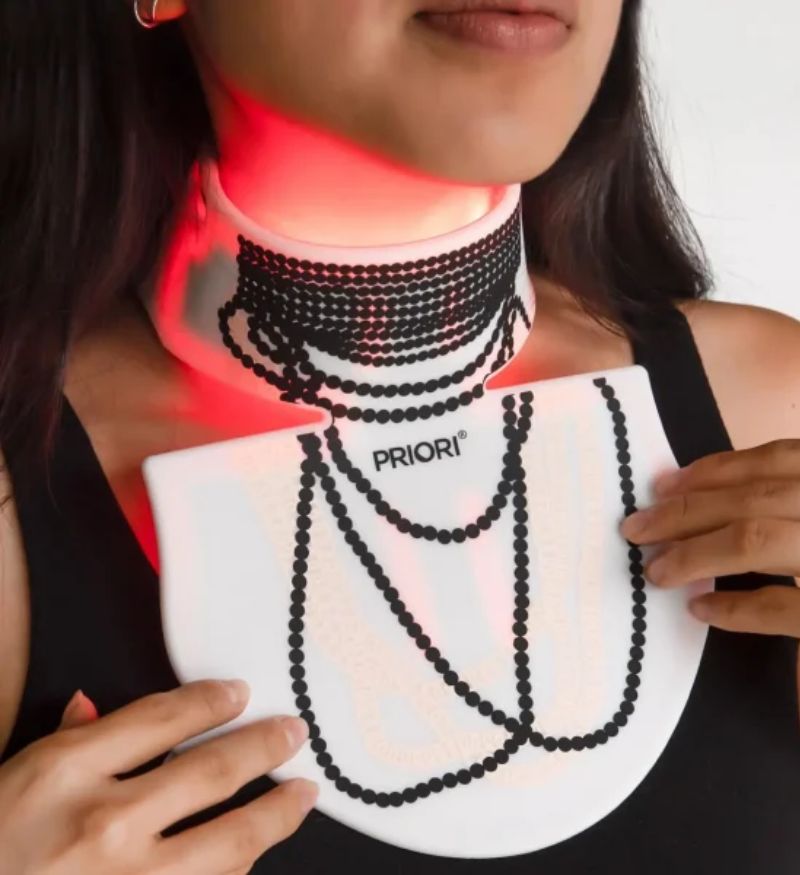 Mặt nạ led trẻ hóa dành cho cổ và vùng cổ ngực từ Mỹ Unveiled Neck And Decollete Led Mask