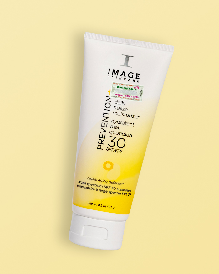 Kem chống nắng phổ rộng Image Prevention SPF 30 Matte thẩm thấu nhanh, không gây bít tắc da. 