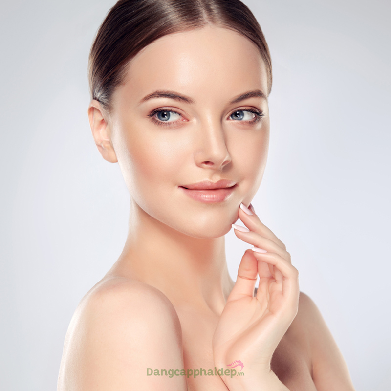 Sử dụng SkinCeuticals Retexturing Activato đều đặn 2 lần/ngày để nhanh chóng sở hữu làn da sáng mịn hoàn hảo