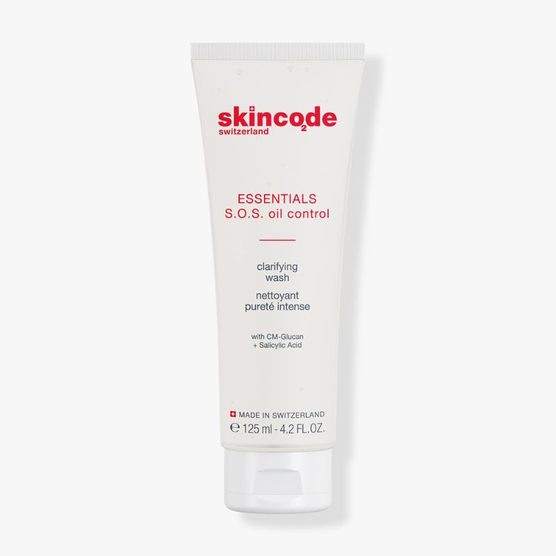 Sữa rửa mặt kiềm dầu Skincode S.O.S Oil Control Clarifying Wash.