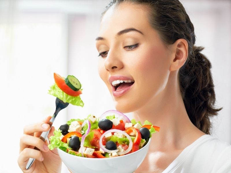 Ăn lành mạnh giúp tăng công dụng của hà thủ ô với tóc
