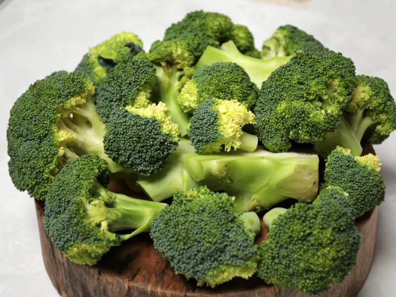 Bông cải xanh chứa nhiều vitamin C và E nuôi dưỡng làn da trắng sáng từ bên trong