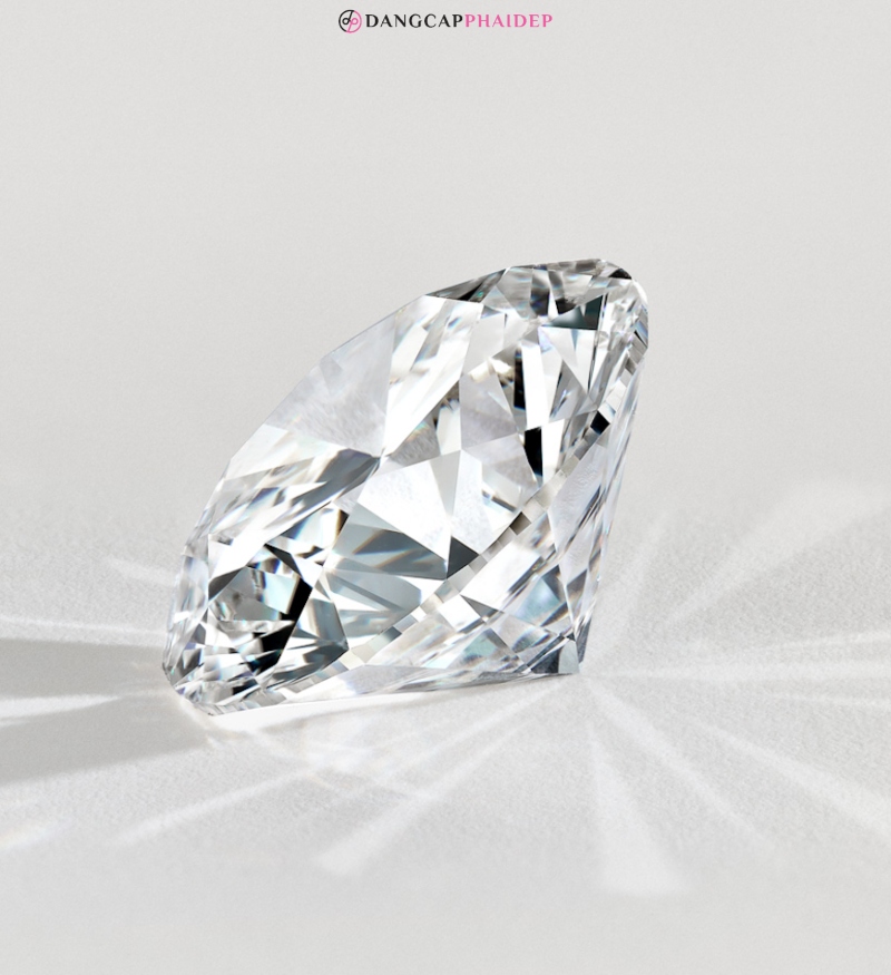 Kim cương có khả năng làm sáng da hiệu quả.