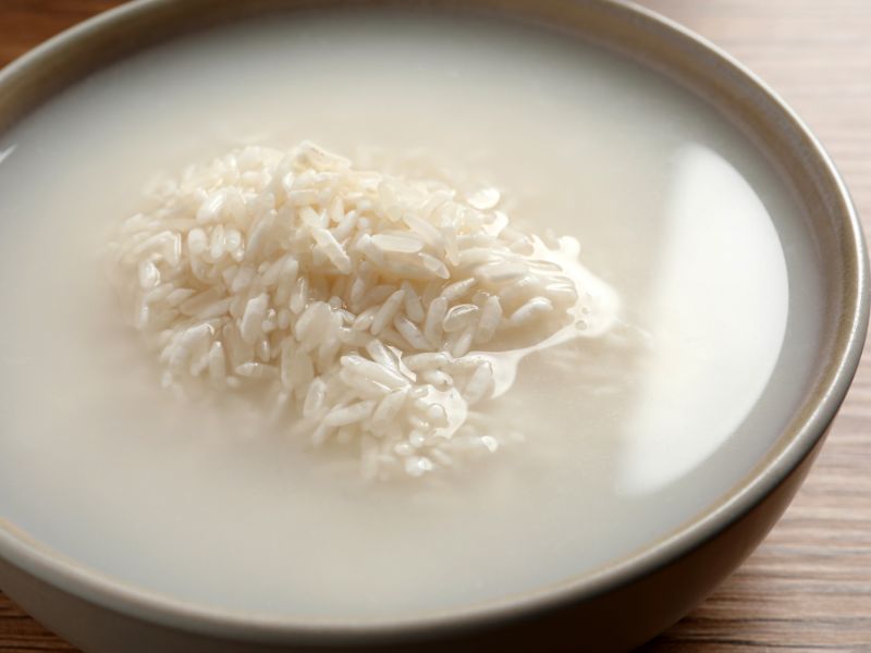cách làm trắng da mặt bằng nước vo gạo