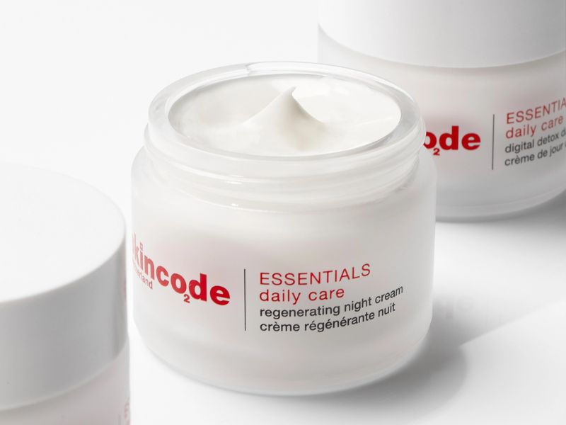Kem dưỡng trắng cho da nhạy cảm Skincode Regenerating Night Cream 