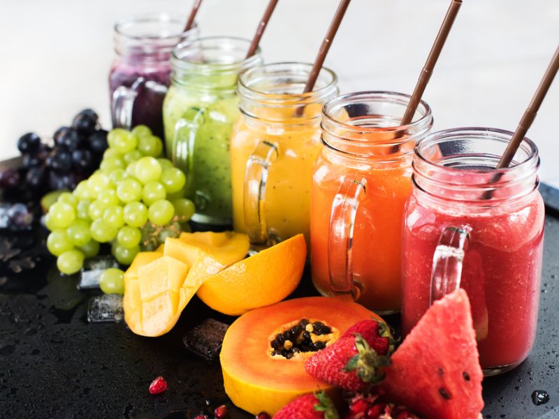 Uống nước ép hoa quả giúp da sáng mịn