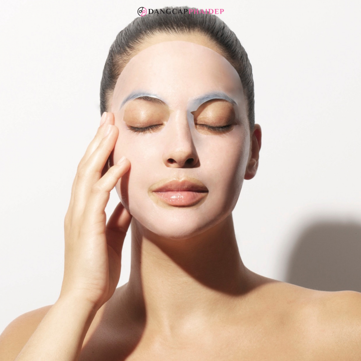Công thức mặt nạ hoạt động tối ưu tạo cảm giác mát dịu cho làn da.