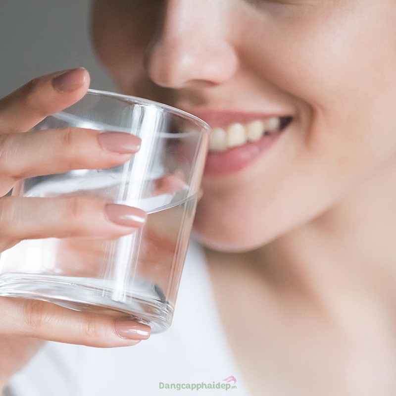 Nước giúp nuôi dưỡng các tế bào luôn khỏe mạnh.