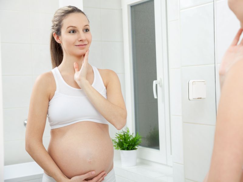 Mẹ bầu được khuyến cáo không nên tiến hành các liệu trình peel da để đảm bảo an toàn cho mẹ và bé