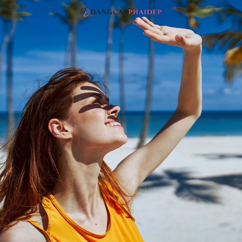 Swissline Never Seen Sunscreen SPF30 giúp bảo vệ da khỏi tác hại của tia cực tím.