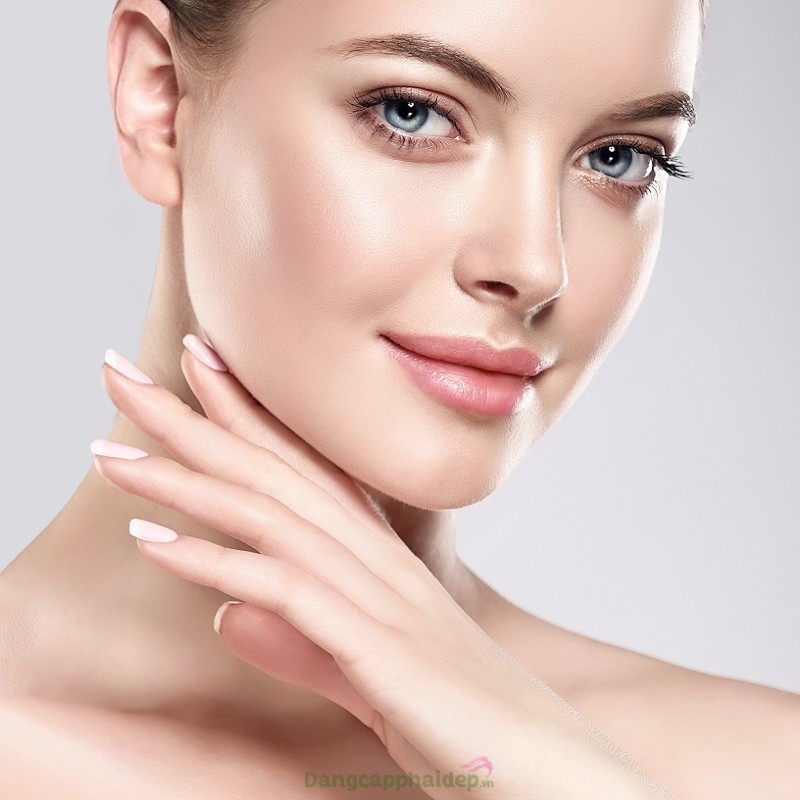 Swissline Purifying Toner duy trì làn da sạch thoáng sáng mịn.