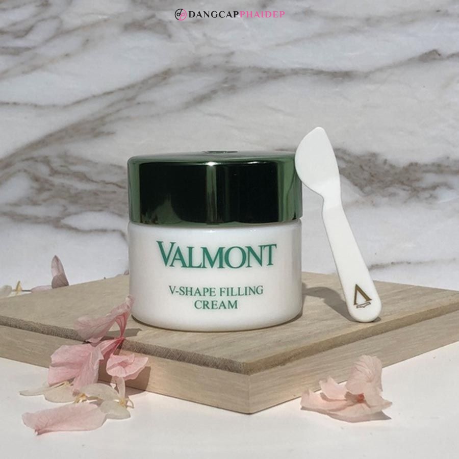 Valmont V-Shape Filling Cream thích hợp với mọi loại da. 